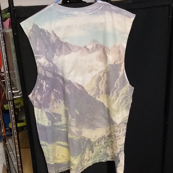 LRG SLEEVELESS SHIRT - Picture 2 of 3